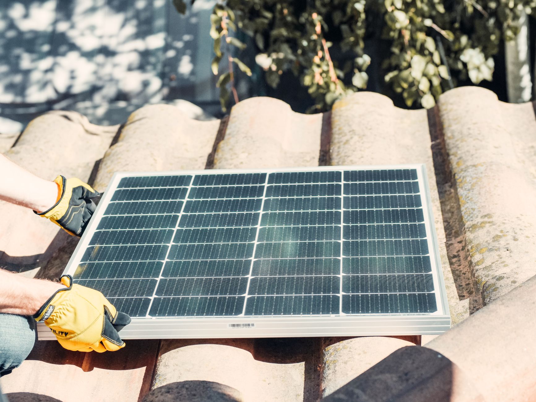 Installateur panneaux solaires équipe à Dijon
